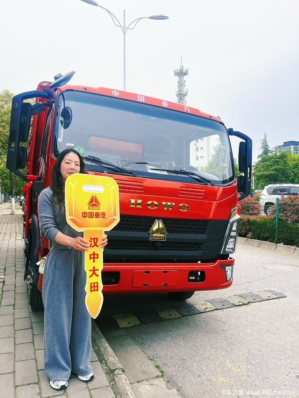 恭喜李老板喜提中国重汽豪沃轻卡,180马力8挡,4.2米仓栅货车