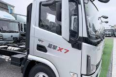 龙X7 2.5L柴油 185马力 法士特8档 4.18米单排厢式