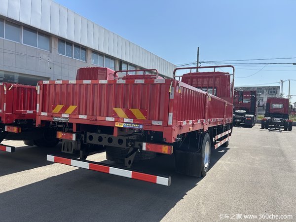 连云港鑫东汽车销售服务有限公司新车到店