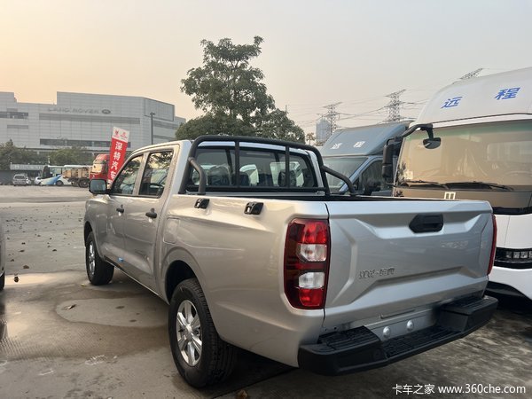 江铃 新宝典 2022款 舒享版 2.5T柴油 140马力 手动两驱 标轴双排皮卡(国六)