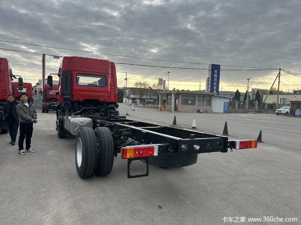 连云港鑫东汽车销售服务有限公司新车到店