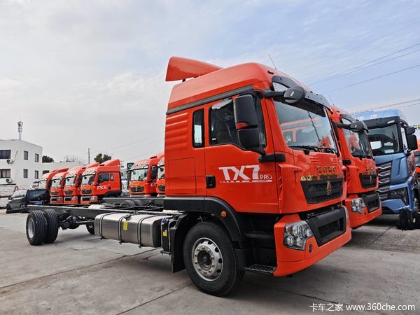 中国重汽 HOWO TX 290马力 4X2 9.6米翼开启厢式载货车(国六)