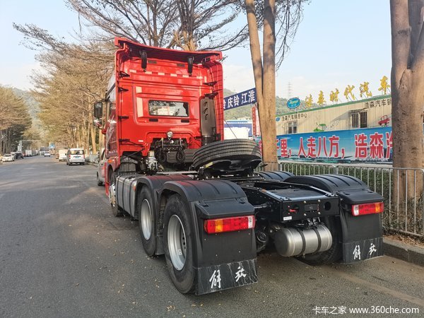 解放JH6550自动挡牵引车深圳市火热促销中 让利高达0.88万