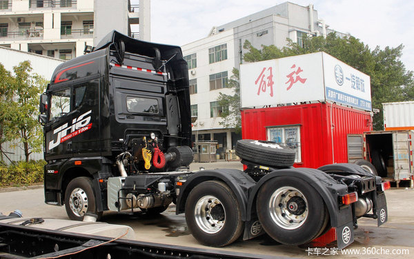 解放JH6优惠3.3万 6X2R牵引车促销中 置换补贴4500元