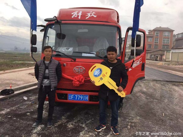 解放J6F方向转转，喇叭一响，黄金万两