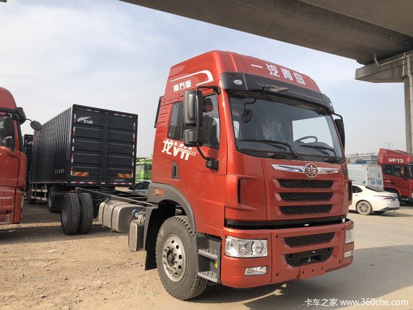 青岛解放 龙vh中卡 先锋版 220马力 4x2 6.