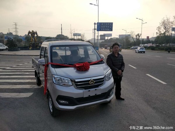 遂宁凯荣长安跨越T3舒适版栏板微卡交车仪式