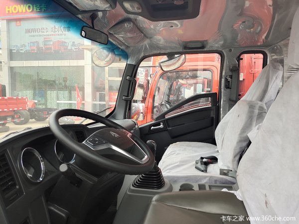 康机双卧铺收割机车型到店，欢迎到店试驾，直降5000元