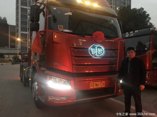 恭喜两位老板喜提新车