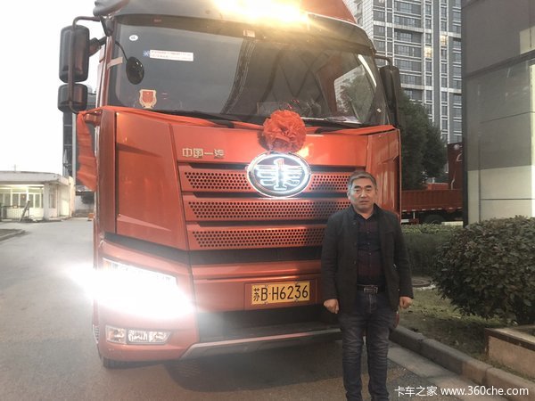 恭喜两位老板喜提新车