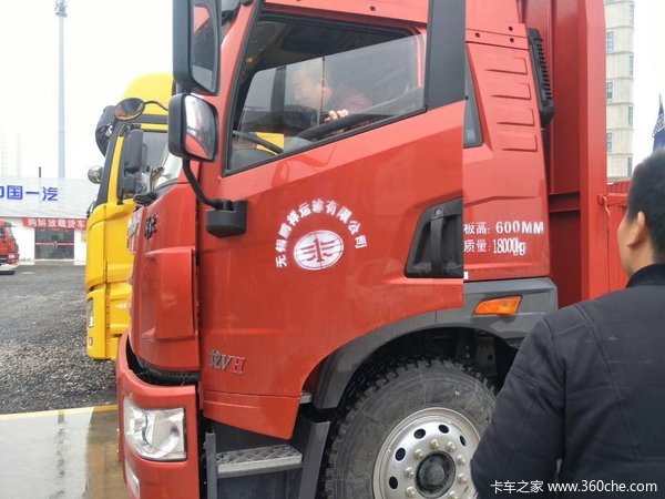 恭喜周老板喜提龙VH栏板车一台