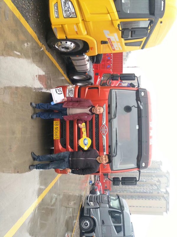 恭喜周老板喜提龙VH栏板车一台