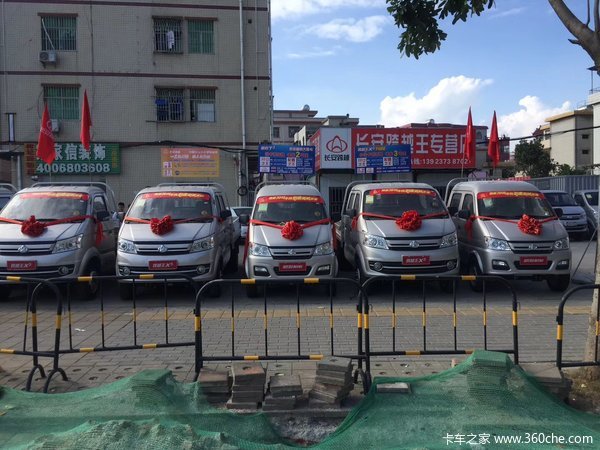 跨越王X5载货车成功交付客户