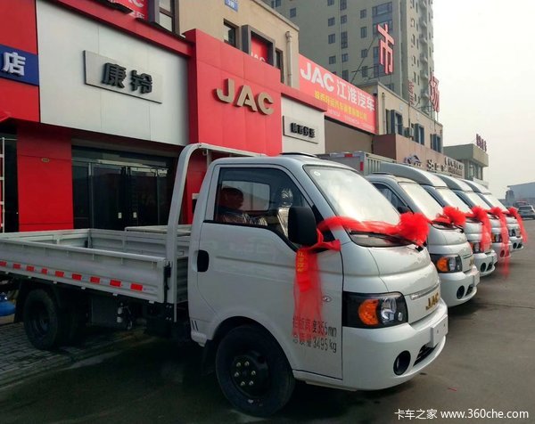 恭喜老板喜购江淮康铃X5厢式货车交车仪式