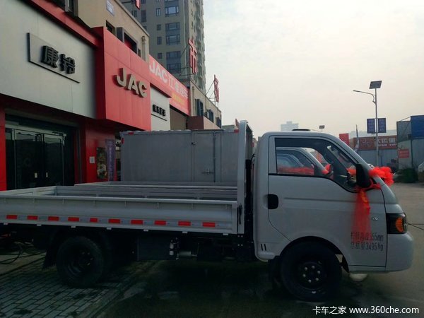 恭喜老板喜购江淮康铃X5厢式货车交车仪式