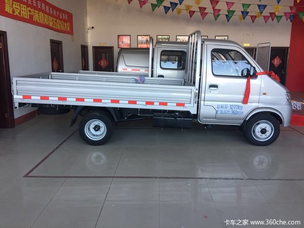 新豹MINI载货车限时优惠0.3万