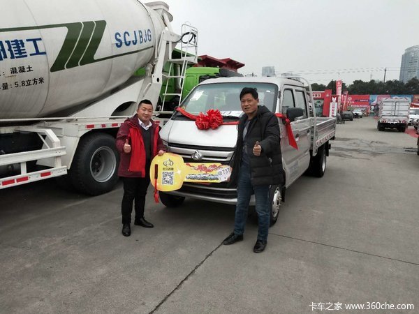 跨越王X5载货车成功交付客户