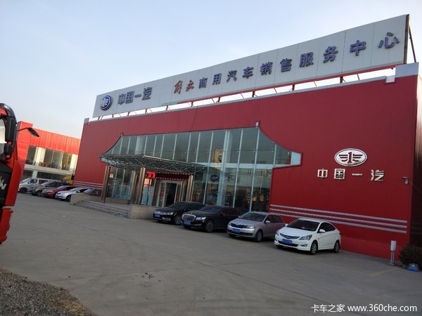 新车到店550马力牵引车从标配到四季款