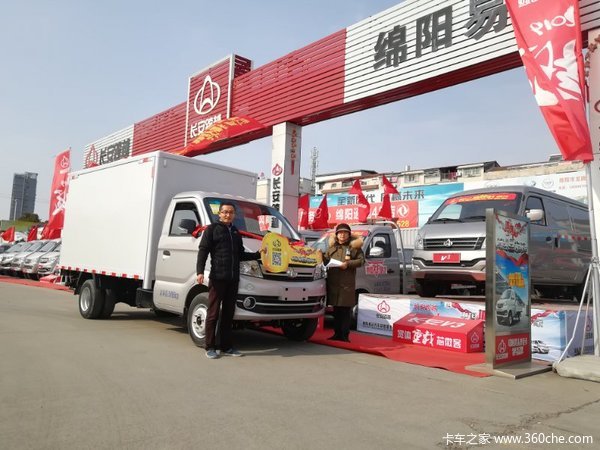跨越王X5载货车成功交付客户
