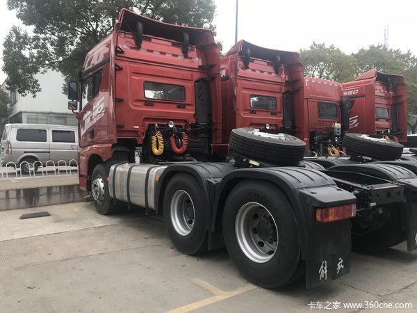 解放JH6牵引车限时优惠0.1万