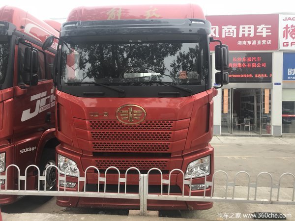 解放JH6牵引车限时优惠0.1万