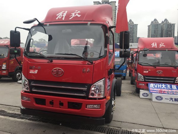 新车到店 买就送3000元油卡