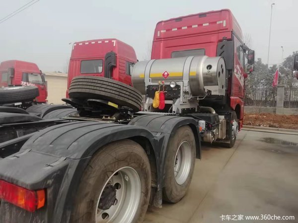 JH6  430马力6X4  LNG牵引车批量到店，欢迎选购！