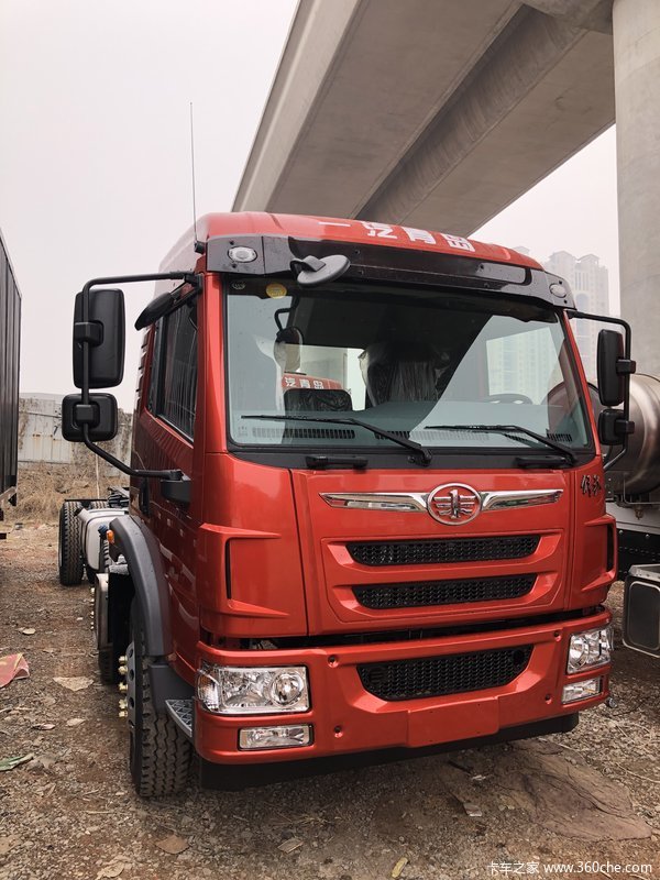 龙V6x2载货车新车到店，欢迎品鉴