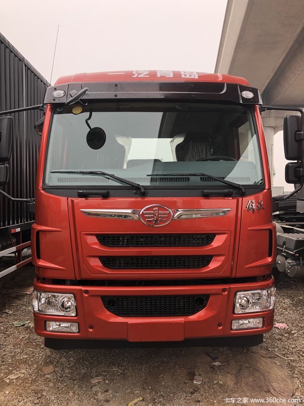 龙V6x2载货车新车到店，欢迎品鉴