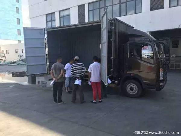 中国重汽豪沃悍将143马力4米2箱货宽体货箱宽体轮距