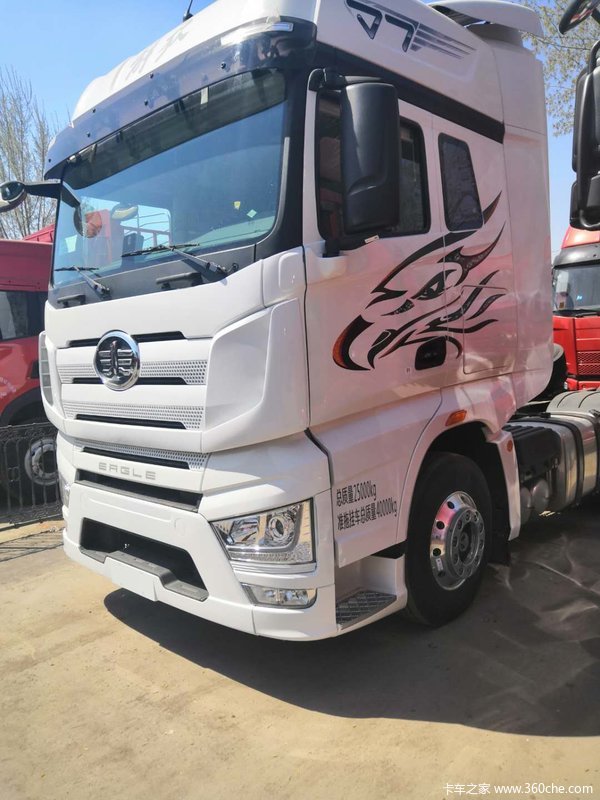 新车到店解放j7牵引车仅需464000万元