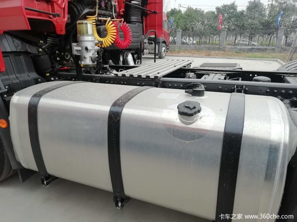 JH6 550 马力 6*4牵引车，新车已到店，欢迎进店详询！