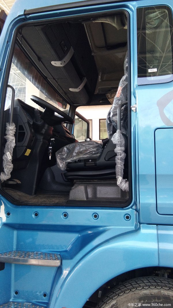 怀化恒兴汕德卡独有颜值天空蓝整车装配进口件中国高端大品牌