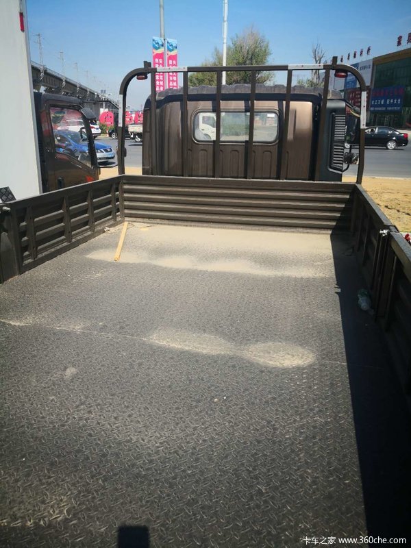 中国重汽豪沃悍将德威D30,156马力,现车已到,限时优惠