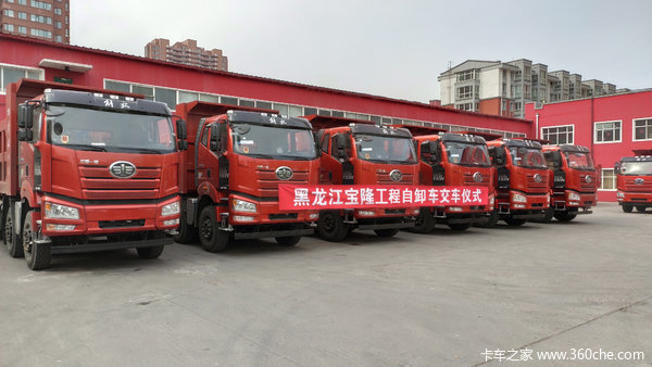 6台解放J6P自卸车成功交付客户
