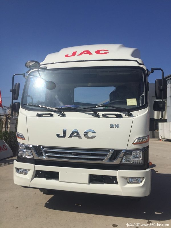 骏铃v8新车到店