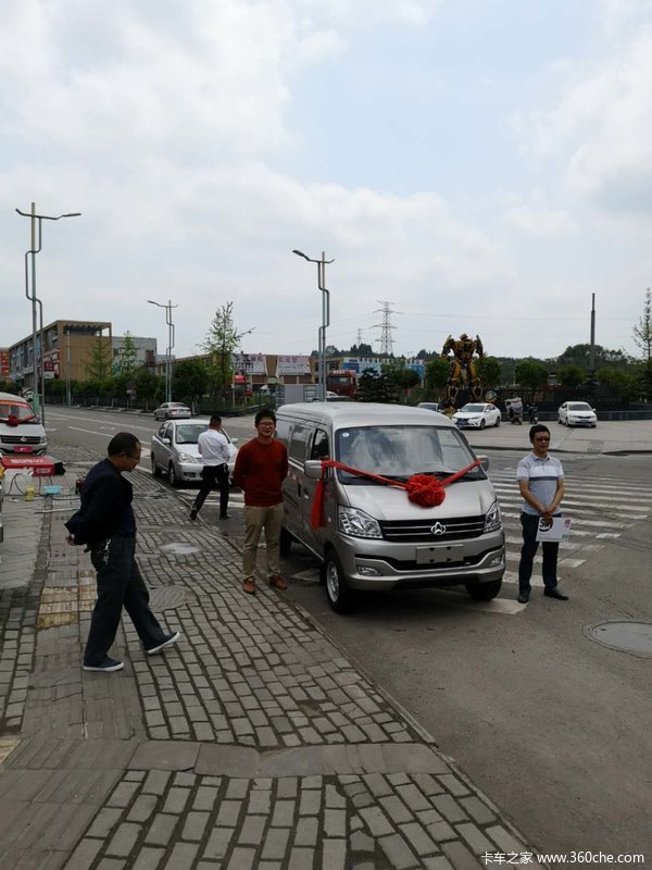 长安跨越遂宁凯荣V3 2座厢式运输车交车仪式