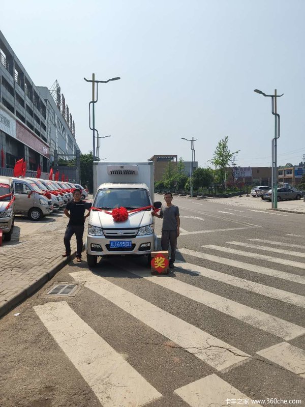 长安跨越遂宁凯荣新豹迷你3.05米冷藏车交车仪式