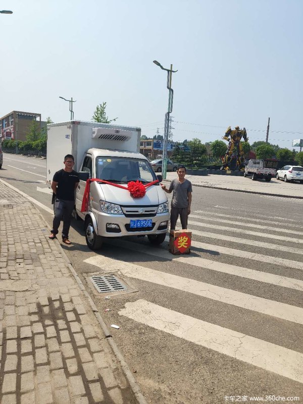 长安跨越遂宁凯荣新豹迷你3.05米冷藏车交车仪式