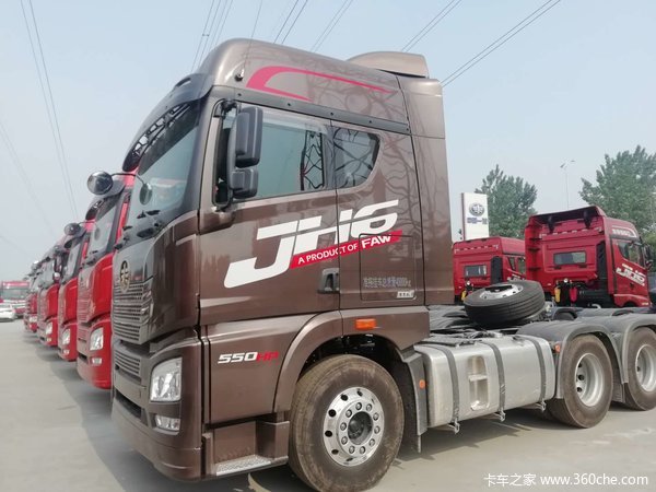 新车到店,JH6 550马力6X4牵引车现车已到欢迎选购!