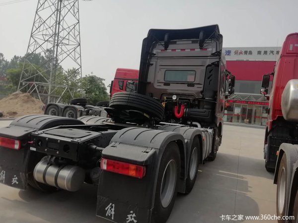 新车到店,JH6 550马力6X4牵引车现车已到欢迎选购!