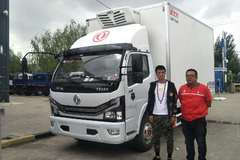 恭喜王先生喜提多利卡冷藏车生意兴隆