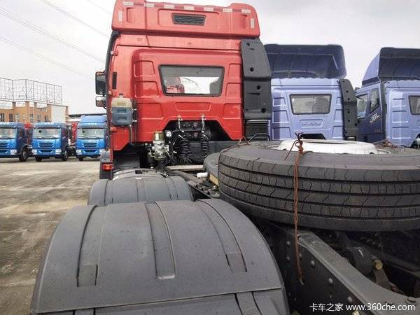 解放J6P牵引车火热促销中 让利高达1.2万