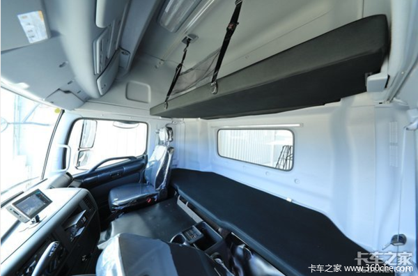 广汽日野700臻值系宽卧铺版到店啦！