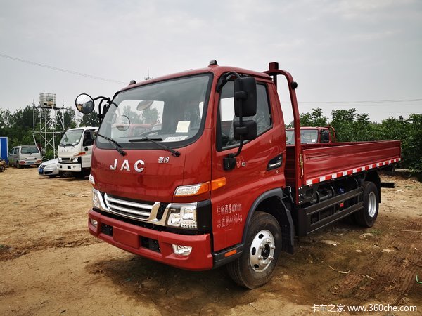 骏铃v6云内德威动力d30发动机新车到店