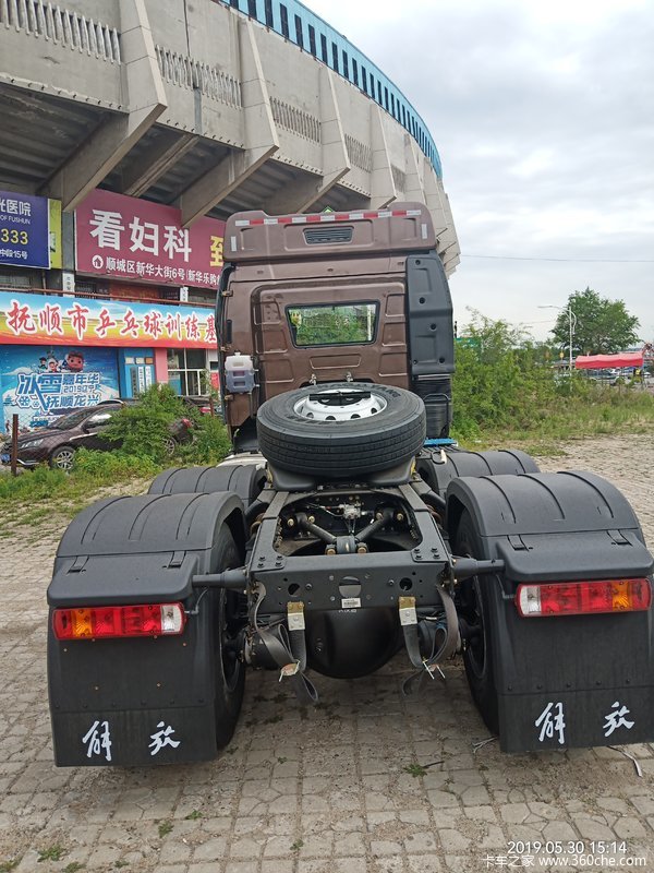 460马力危化品牵引车到货，欢迎选购。