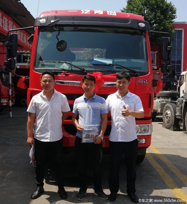 恭喜唐老板在长沙一汽购买一台青汽解放车