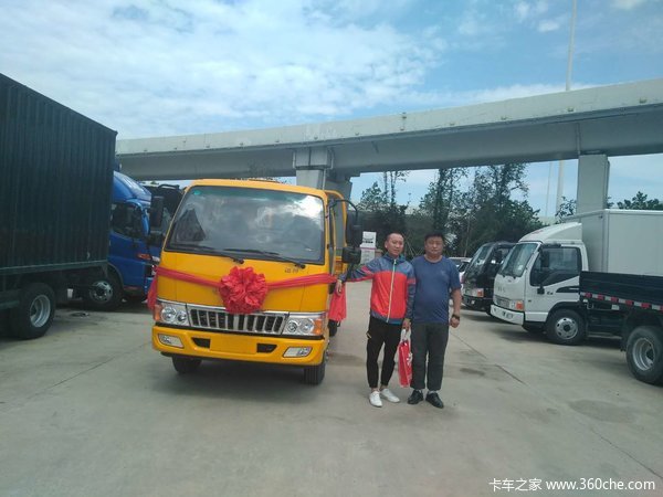恭喜明润物业喜提爱车，五十铃双排黄