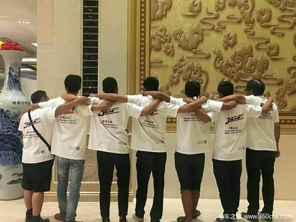 恭喜陈老板喜接解放J6F一台祝老板生意兴隆财源广进