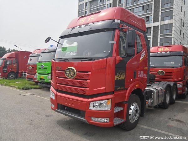 一汽解放 新j6p重卡 领航版 550马力 6x4 amt自动挡牵引车(ca4250p66